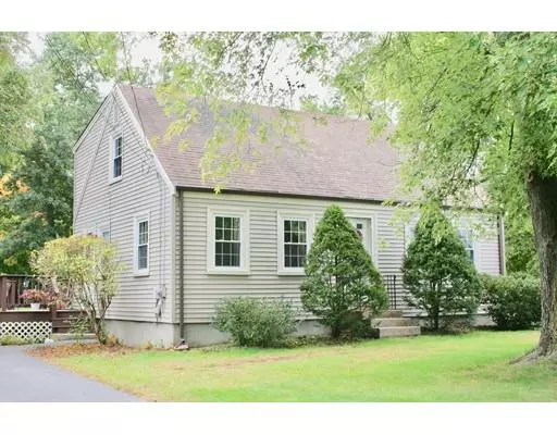 8 Harvard St, Plainville, MA 02762