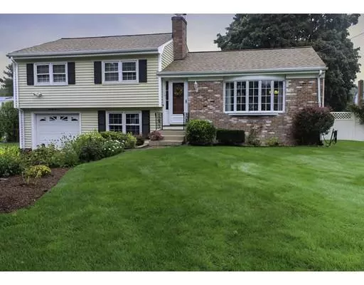 27 Juniper Rd, Seekonk, MA 02771