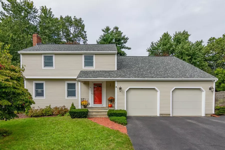 35 Charlesdale Rd, Medfield, MA 02052