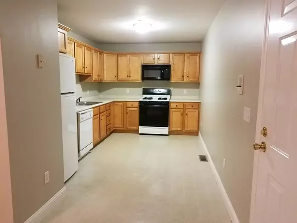 Fall River, MA 02720,1556 N Main St #1