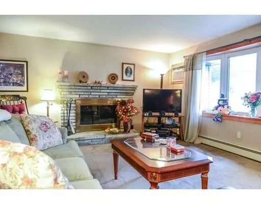 Westfield, MA 01085,5 Denise Dr