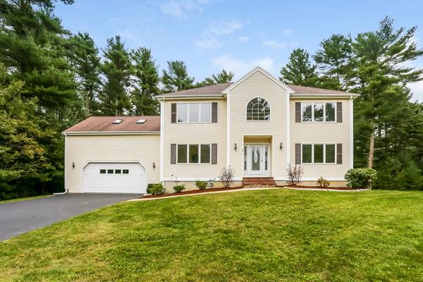 32 Saddleworth Way, Middleboro, MA 02346