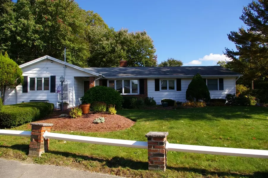 132 Poole Circle, Holbrook, MA 02343