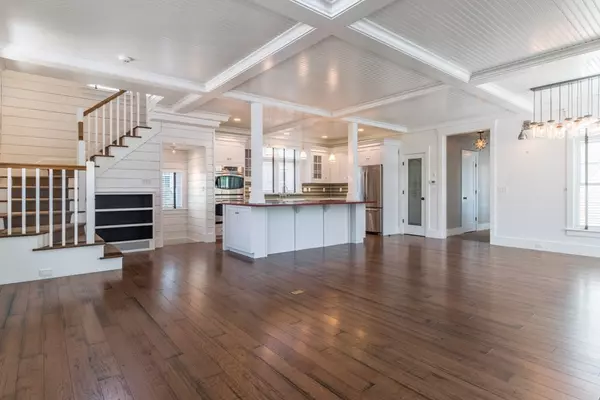 Plymouth, MA 02360,9 Shutter Latch