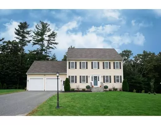 8 Hillside Ln, Bridgewater, MA 02324