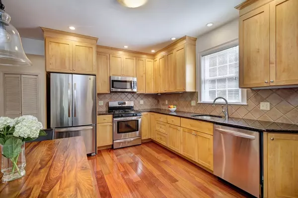 Brookline, MA 02445,14 Roberts St #1