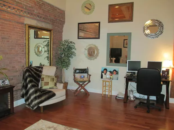 Andover, MA 01810,4 Powder Mill Square #107