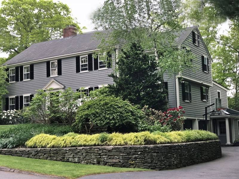 9 Deerfield Rd, Wellesley, MA 02481