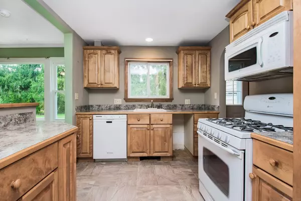 Oakham, MA 01068,654 N Brookfield Rd