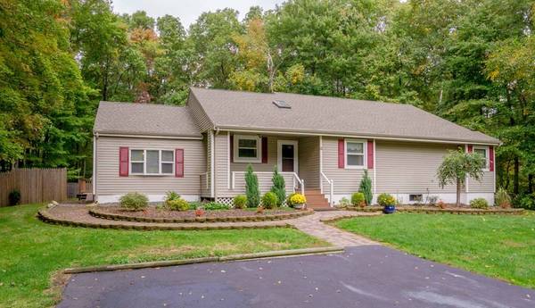 6 Autumn Rd, Medway, MA 02053