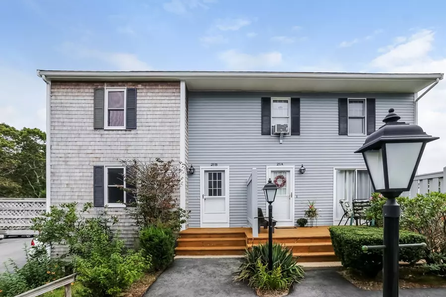 21 Village Green Dr #B, Bourne, MA 02562