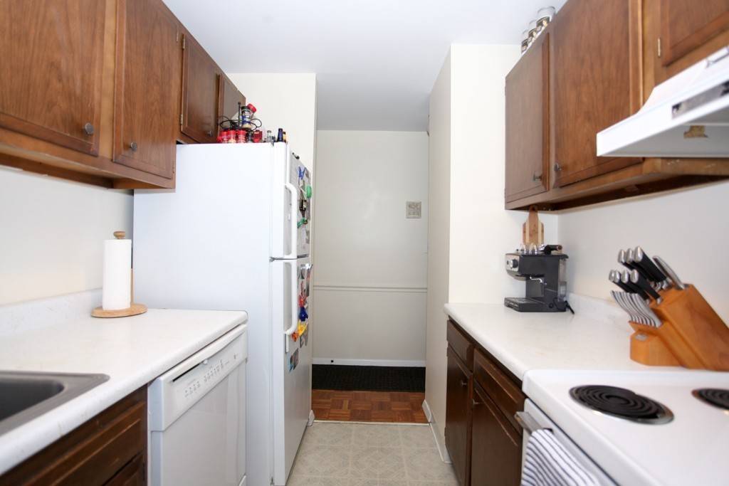 Cambridge, MA 02138,1105 Massachusetts Avenue #5B