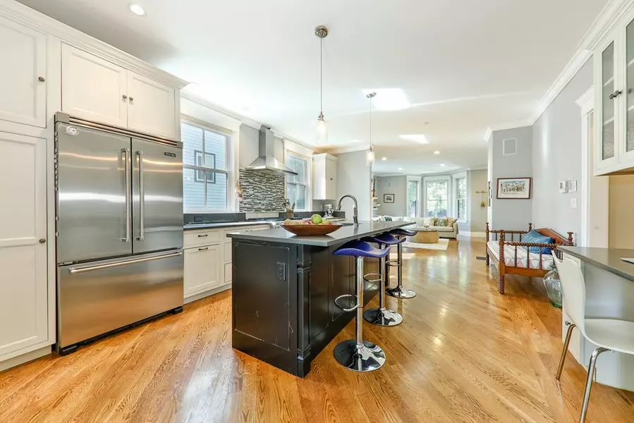 163 Kent St #1, Brookline, MA 02446