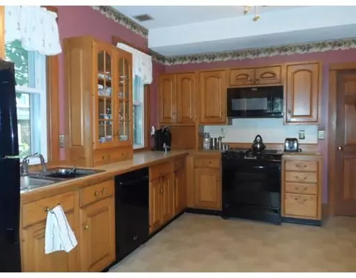 Fairhaven, MA 02719,6 Maple Ave