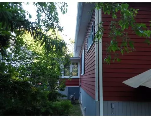 Fairhaven, MA 02719,6 Maple Ave