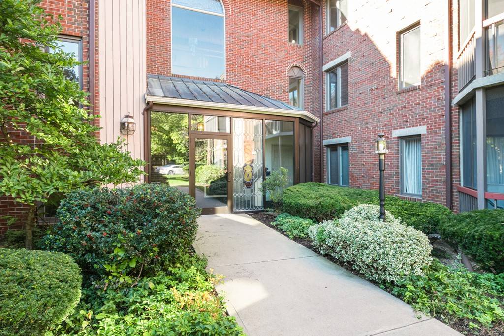 770 Salisbury Street #324, Worcester, MA 01609