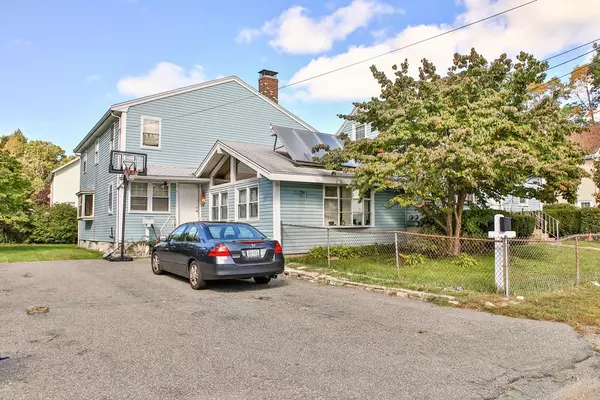 7 Royal St, Randolph, MA 02368