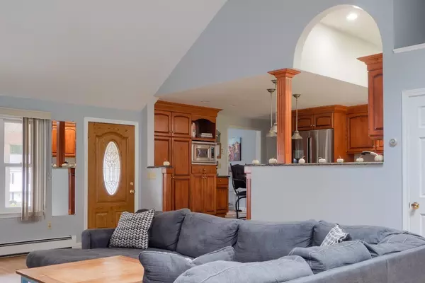 Townsend, MA 01469,14 Woodland Dr