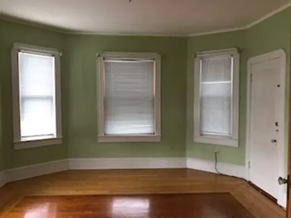 Fall River, MA 02720,82 Shawmut St