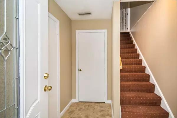 Dracut, MA 01826,42 Frederick St #13