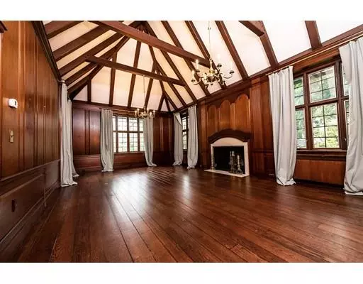 Needham, MA 02492,28 Clarke Rd