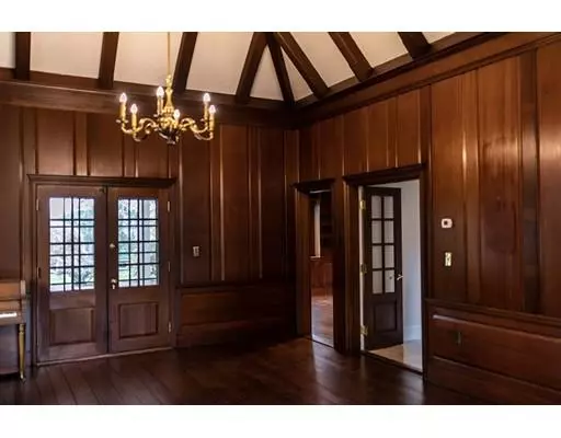 Needham, MA 02492,28 Clarke Rd