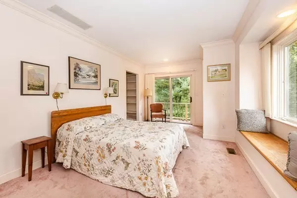 Lincoln, MA 01773,215 Concord Rd