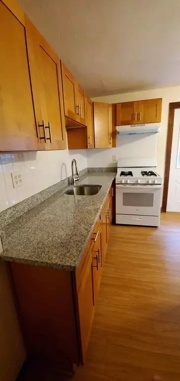 Hingham, MA 02043,6-8 Hemlock Rd