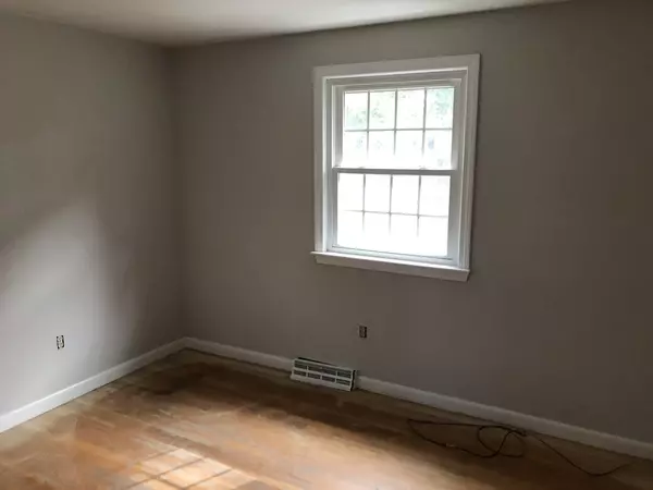 Yarmouth, MA 02664,22 Poinsettia Dr