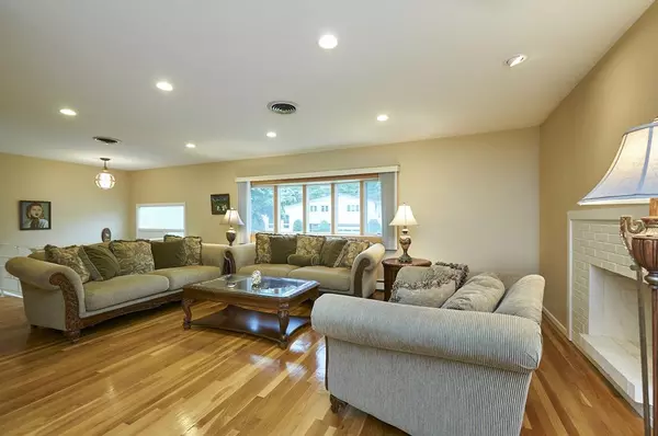 Brookline, MA 02467,506 Clinton Rd