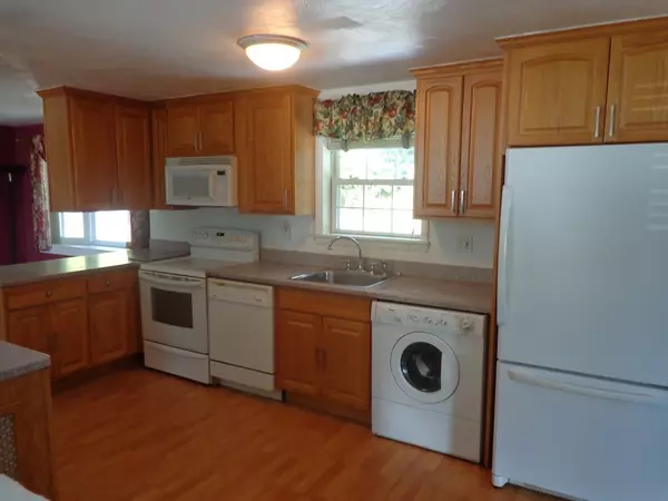 Holbrook, MA 02343,88 Poole Cir