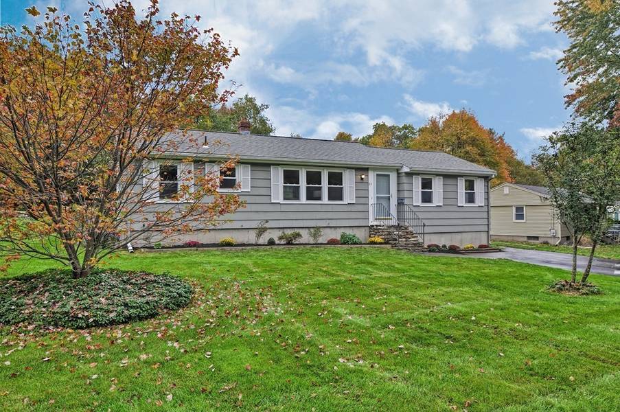 84 Wyoming Dr, Holden, MA 01520