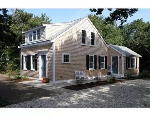 28 Old Church St, Yarmouth, MA 02675