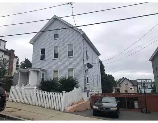 21 Hooper St, Chelsea, MA 02150