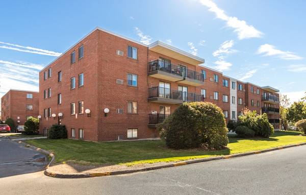 800 Governors Dr #34, Winthrop, MA 02152