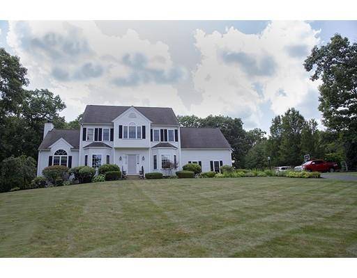 23 Larkin Ln, Hopedale, MA 01747