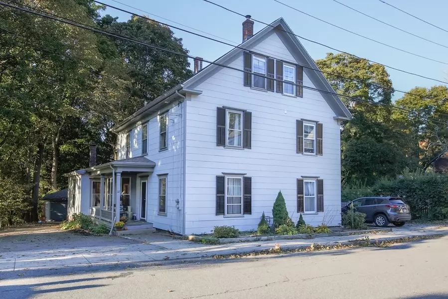 22 Oak Street #B, Amesbury, MA 01913