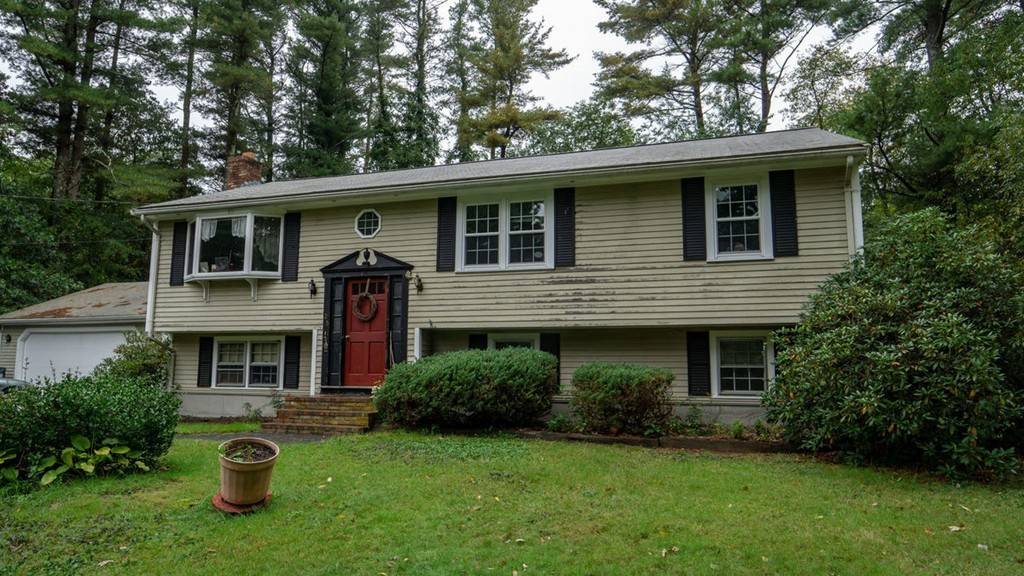 25 Alverona Rd, Bridgewater, MA 02324