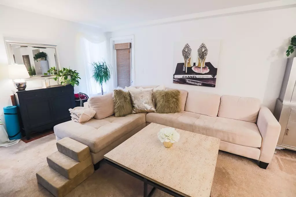 Natick, MA 01760,36 Walden #11