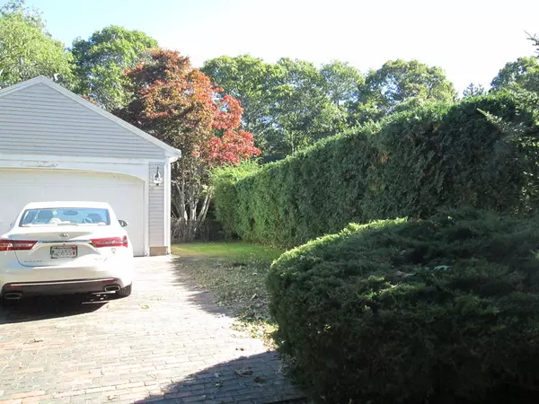 Falmouth, MA 02536,4 Green Pond Road