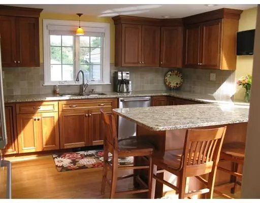 Swansea, MA 02777,1410 Gardners Neck Rd