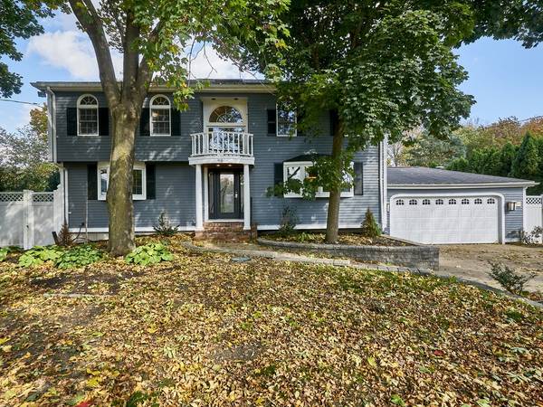 98 Kotlik St, Stoughton, MA 02072