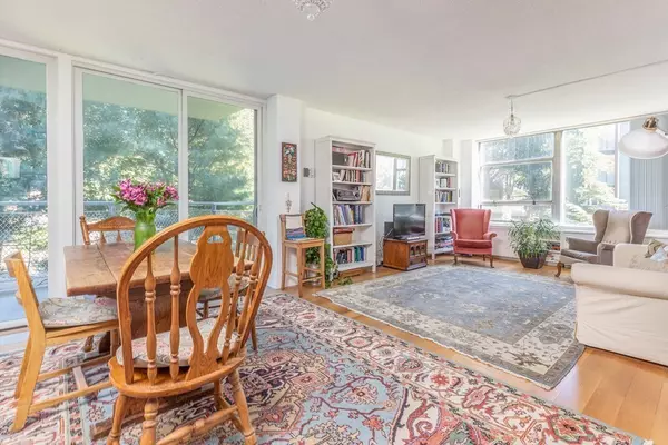 Brookline, MA 02446,80 Park St #25