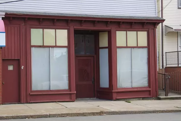 Fall River, MA 02724,1664 S Main St