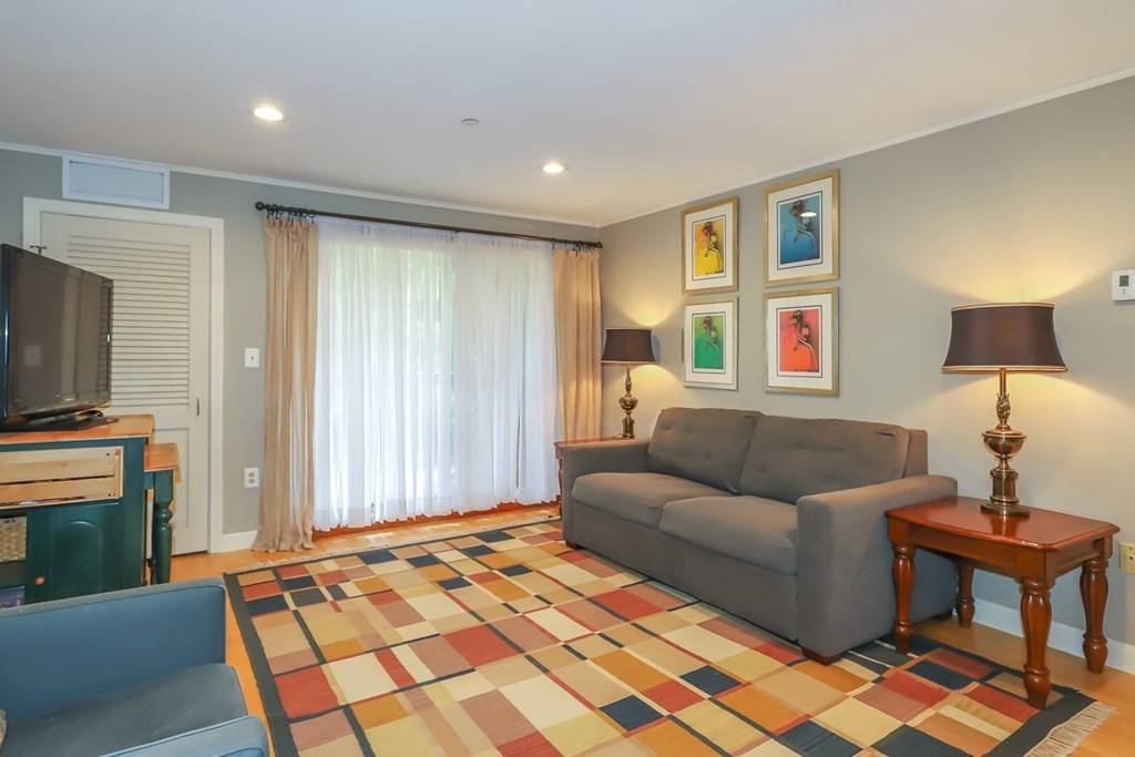Andover, MA 01810,22 Railroad St #105