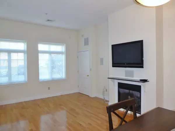 Beverly, MA 01915,40 Heather St #111