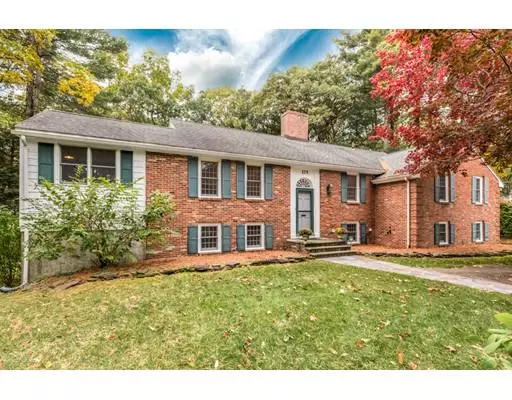 175 Locksley Road, Lynnfield, MA 01940