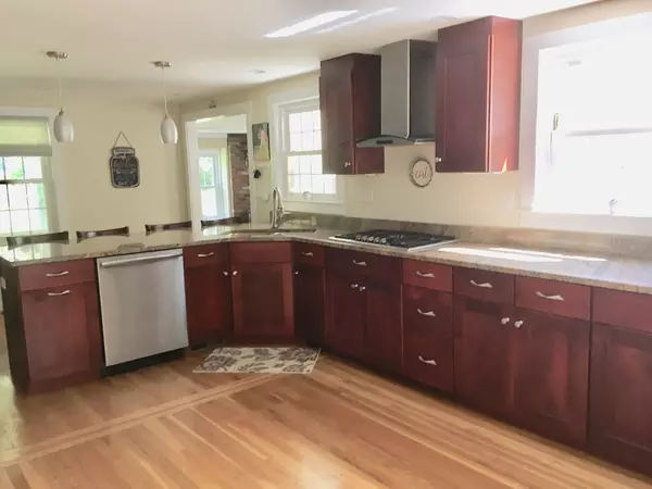 Foxboro, MA 02035,20 Meadowview Rd