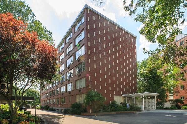 2 Hammond Pond Parkway #305, Newton, MA 02467