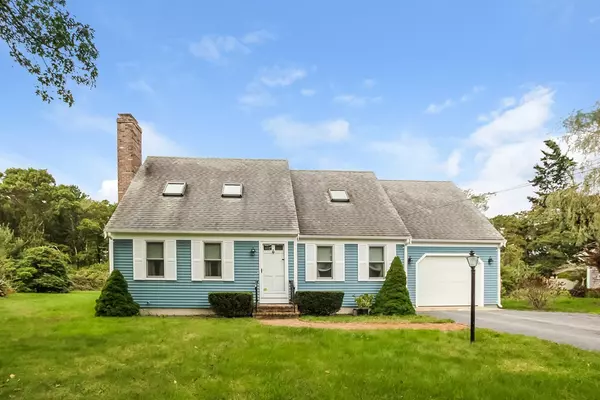 43 Central Ave, Falmouth, MA 02536